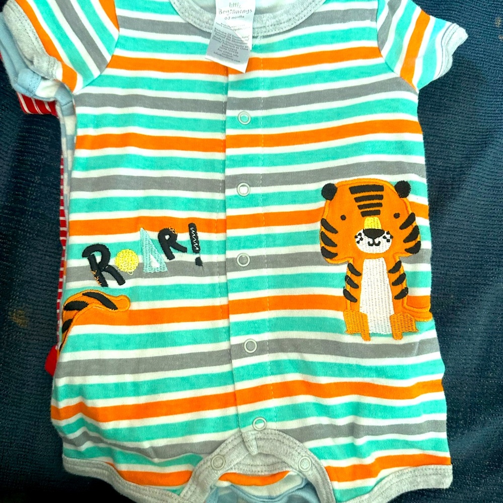 35 pieces of summer baby clothes size 0-3